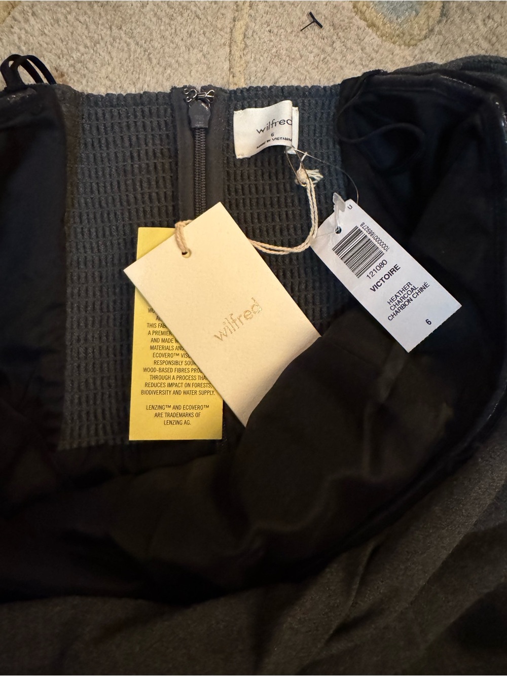 * NWT 6 * aritzia victoire dress * heathered charcoal - Picture 10 of 10